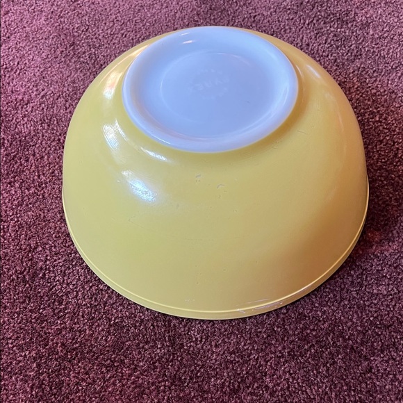 Pyrex Yellow and White Mixing Bowl - Picture 3 of 4